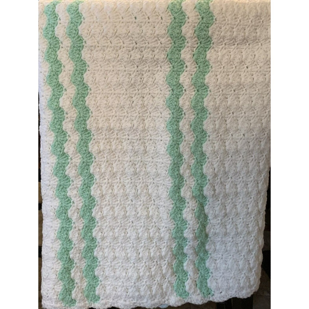 Crochet White Green Baby Blanket Security Soft Pastel Scallop Handmade 42" x 50"
